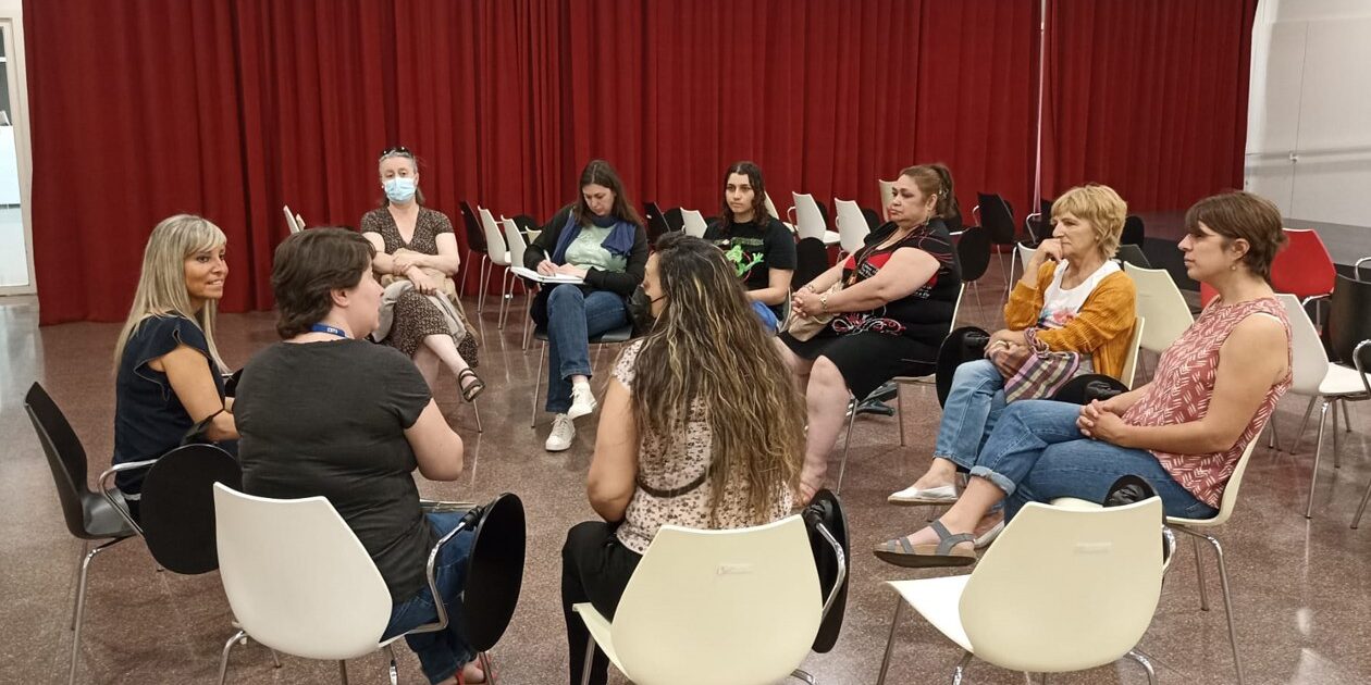 trobada preliminar amb diferents dones amb discapacitat per recollir les seves inquietuds i interessos i així poder dissenyar les futures sessions